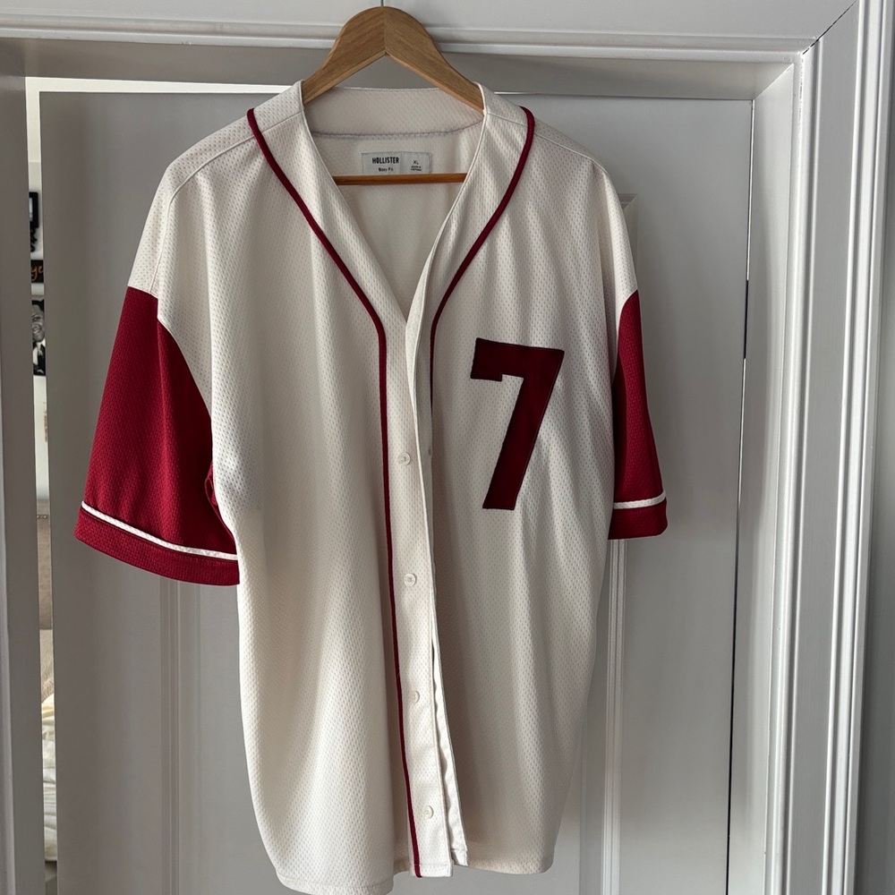 Hollister White and Red Men's Jersey